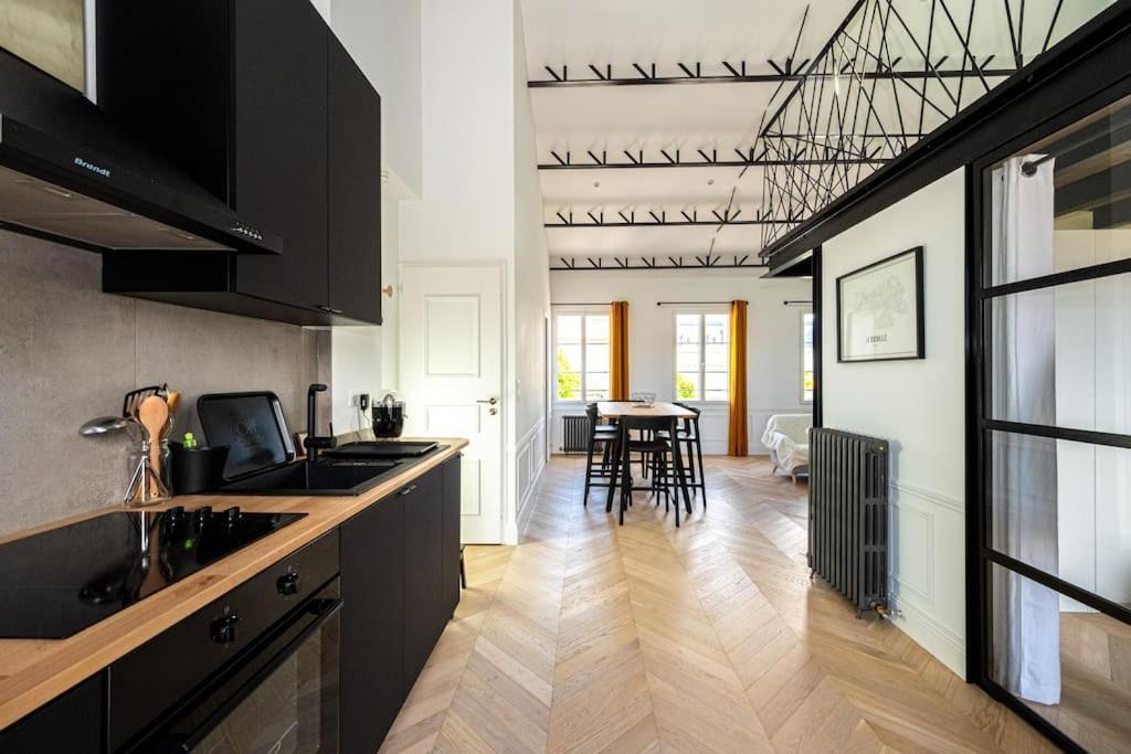 Superbe Appartement Facon Loft A 2 Pas Du Centre ! La Rochelle  Exterior photo